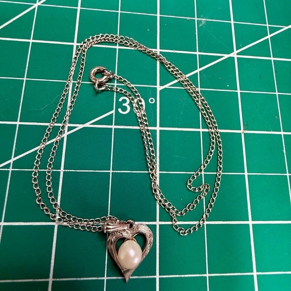 Dainty .925 Silver Heart with Pearl Pendant on‎ Sterling Silver Necklace - Picture 7 of 8